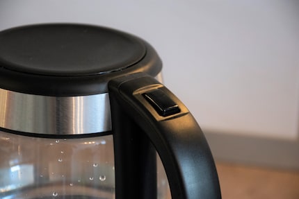 The lid of the kettle can be opened using the button on the handle