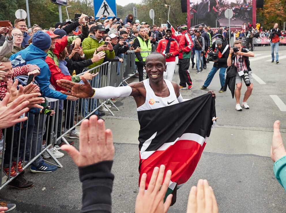 Eliud Kipchoge nach seinem Fabellauf letzten Oktober in Wien.