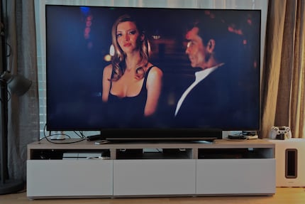 Senza FALD i livelli di nero sono pessimi e la luce si riflette estremamente.
