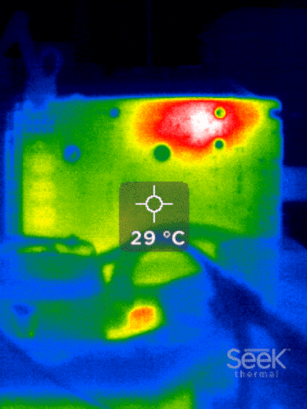 Image thermique du dos de la PCBarrière de la GTX 1660 Super pendant la démo Time Spy