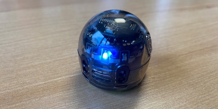 Small but mighty: This is what the Ozobot Evo looks like up close.