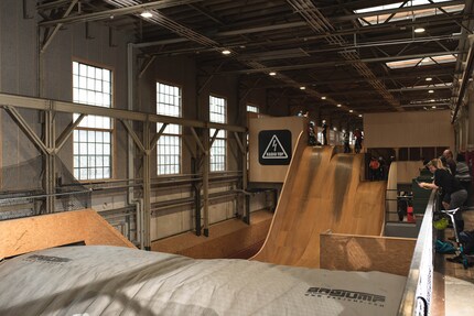 Big Air im Skillspark mit der weichen Landung.