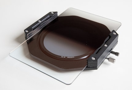 The height of the darkened area of such a filter system can be adjusted.