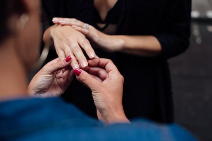«Models are a dime a dozen in Paris. But very few of them have beautiful hands.»