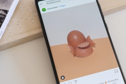 Non c’è limite all’immaginazione: per queste fantasiose sedie vengono utilizzati anche i materiali più fragili.
