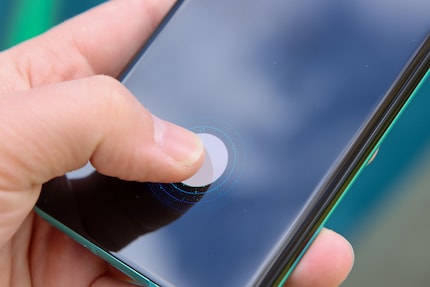 Capteur d'empreintes digitales à l'écran.