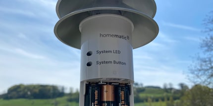 La « System LED » et le « System Button » sont les seules commandes du Capteur météo Pro.