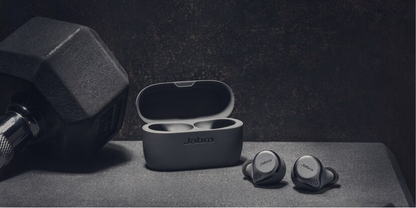 Egal ob zum Joggen, Krafttraining oder Fitnessboxen – der Bass des Jabra Elite Active 75t pusht dein Workout.