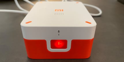 La batteria deve essere prima caricata – questa scatola è anche l'unità di controllo.
