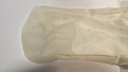 Le tissu doit vraiment absorber la laque. 