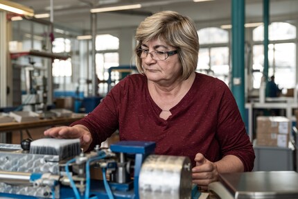 Ilona est totalement concentrée.