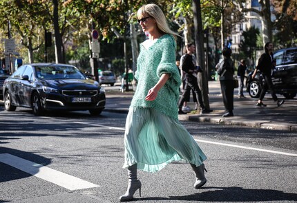 Die Stylistin Jeanette Friis Madsen zeigt wie der Look mit Stiefeln funktioniert.