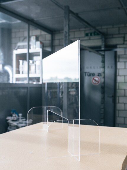 A fully assembled spit protection screen.