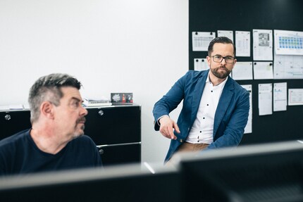 Johannes Baumann (right) explains the temporary reorganisation of the core business.