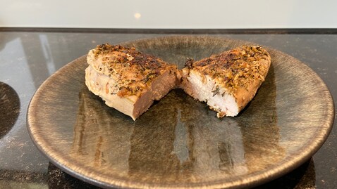 Bisher war für mich ein (meistens trockenes und fades) Pouletbrüstli ohne Sauce oder Kräuterbutter ungeniessbar. Mit Sous-vide wird das Geflügel saftig und aromatisch.