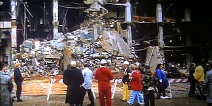 Sopra: una scena del film. Ma sono abbastanza sicuro che le foto siano vere.