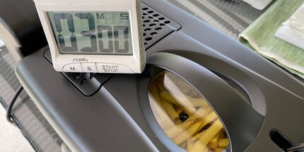 The timer is set and the chips are ready for their first oil bath.