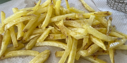 Dopo la precottura e la prima frittura, è già visibile una sottile crosticina.