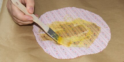 Vous pouvez vous-même fabriquer du tissu en cire d'abeille. Source : Bayerisches Landwirtschaftliches Wochenblatt