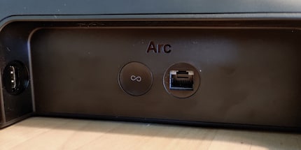 1x HDMI eARC et 1x LAN. C'est tout.