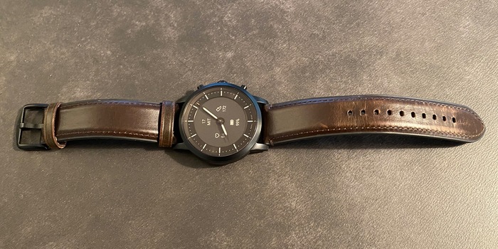 The hybrid smartwatch Fossil Collider Hybrid HR impressed me from the very first moment.