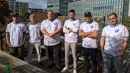 Team digitec 2019; vor den eStudios in Zürich