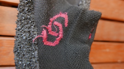 Le logo est un peu effiloché, la chaussette, en parfait état.