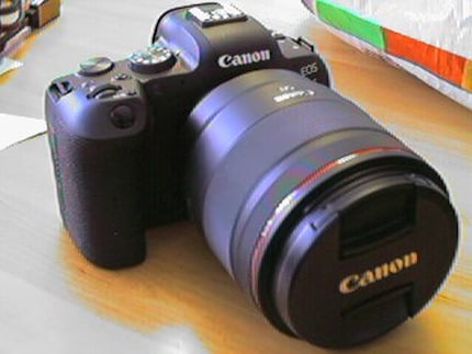 Neu fotografiert mit alt: Canon EOS R6, aufgenommen mit der Casio QV-10