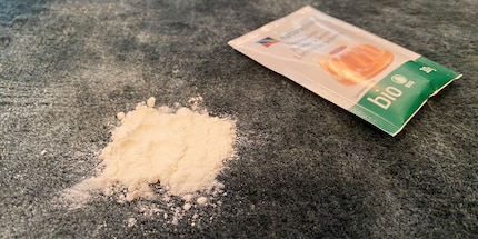 Le bicarbonate de soude (ou natron) est particulièrement efficace contre les taches de café.