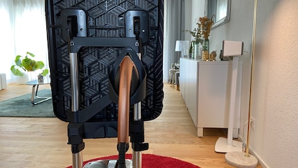 C'est chic : la poignée et la station de base (sur l'image suivante) sont de couleur bronze. Le reste est majoritairement en plastique.