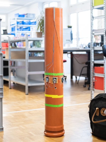 La reproduction de la cheminée avec les haut-parleurs