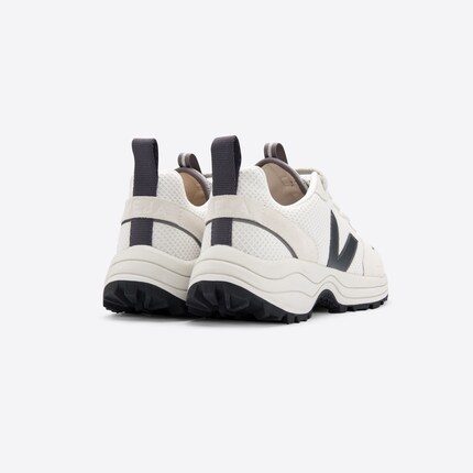 … « Venturi Hexamesh Gravel Natural Grey ». Photo : Veja