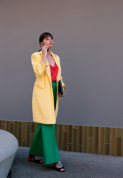 Home office and office-ready: satin details enhance the blazer.