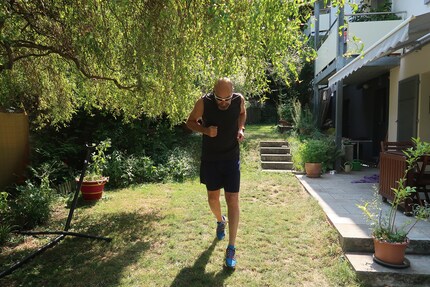 Ci vuole un primo passo anche per i sentieri più lunghi. A volte si parte dal giardino di casa e a volte no. Comunque sia, sempre con le Asics Gel-FujiTrabuco 8 ai piedi.