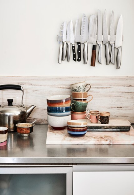 A magnetic strip keeps knives safely stored, all with a certain taste for aesthetics. Photo: HK Living