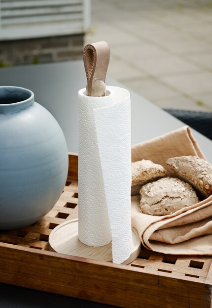 Details like a leather handle add a touch of elegance to the toilet roll. Photo: Skagerak