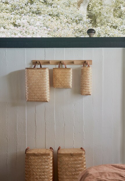 Store discreetly: bamboo baskets with leather handles « Sporta». Photo: Oyoy