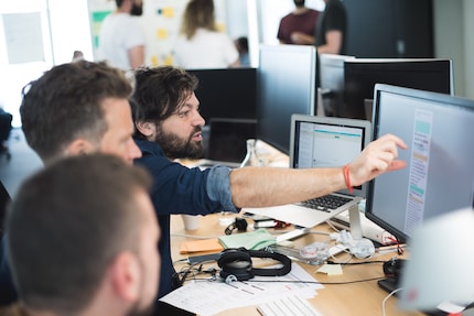 Ärmel hochkrempeln und selber programmieren – auch das gehört zu den Aufgaben des Teamleads.