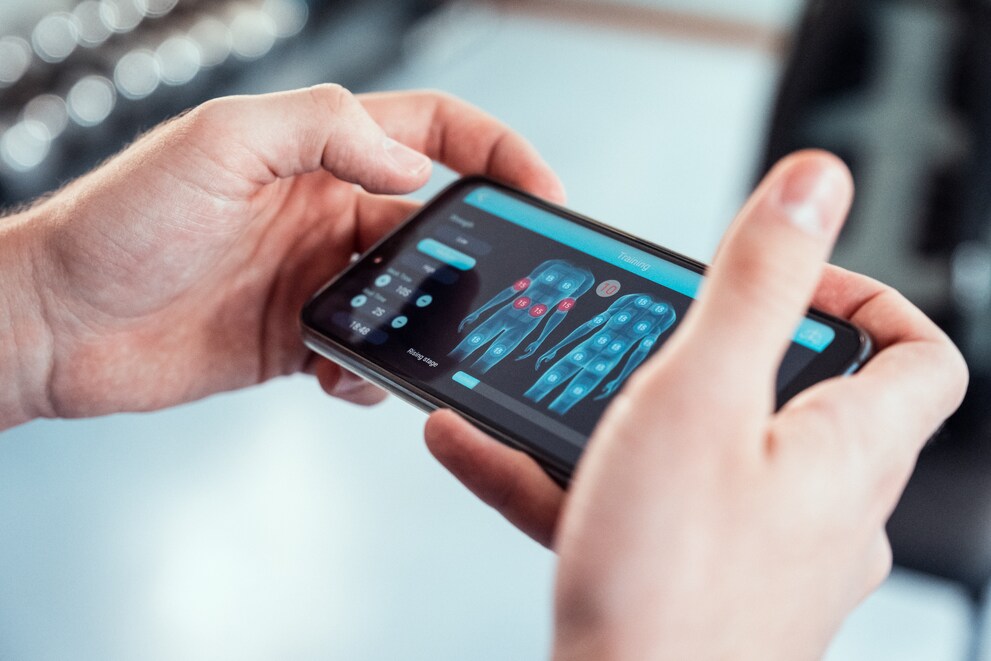 Auch der EMS-Anzug von Fortis wird über eine App gesteuert.