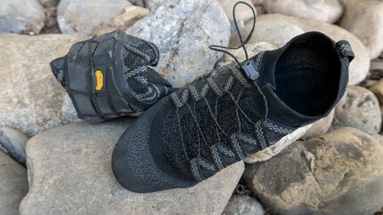 Nicht so breit wie ein Barfuss-Schuh, trotzdem minimalistisch.