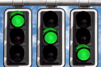 Les feux de signalisation vus par un coursier à vélo.