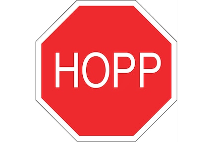 Panneau stop vu par un coursier à vélo.