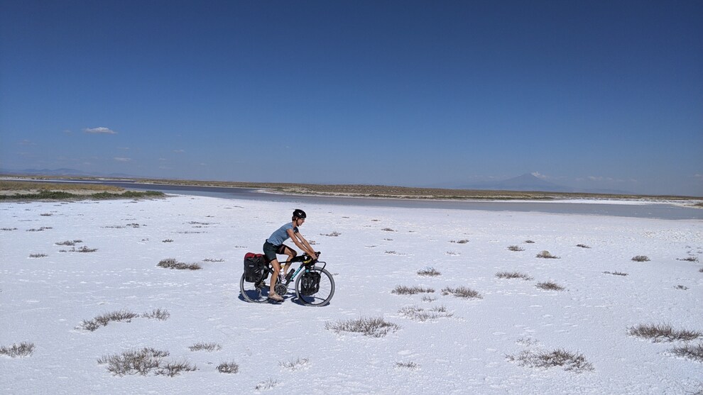 Sieht nach Schnee aus, ist aber Salz: Der Tuz Gölü ist einer der salzhaltigsten Seen weltweit.