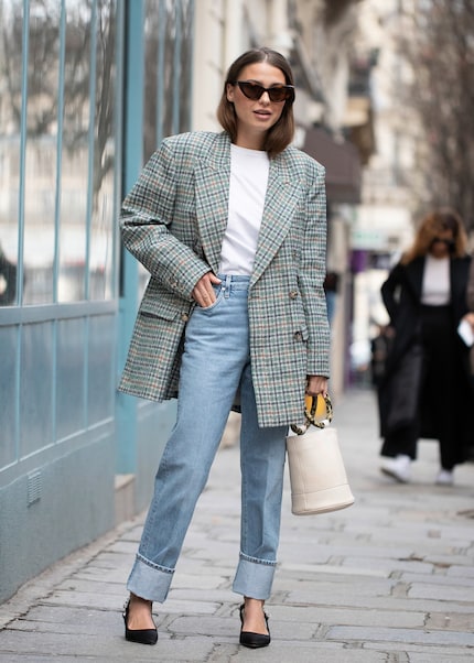 The perfect look for check beginners: oversized jacket and jeans.