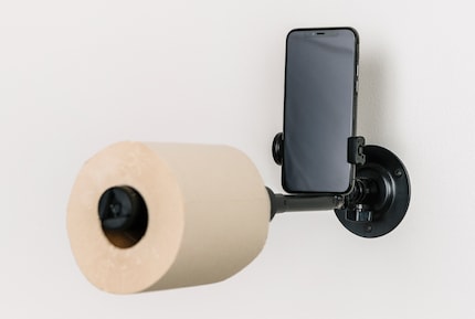 Für die ganz besonderen Selfies: der Selfie-Stick-Toilettenpapierhalter. Wsdia, Marta Los Angeles