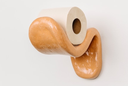 Das Regal «Toilet Tongue» streckt die Zunge und die WC-Rolle raus. Bnag, Marta Los Angeles