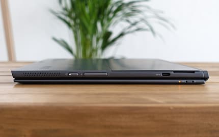 A power button, volume knob, USB 3.1 Gen 1 Type C and Bluetooth slider on a keyboard.