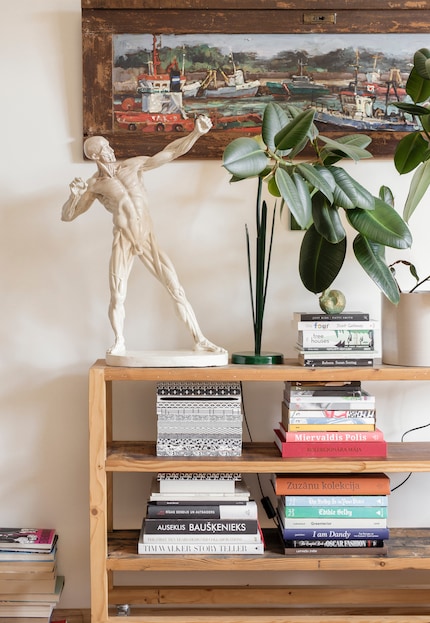 Ein Farbschema macht den Stapel dekorativer. Bild: Ferm Living