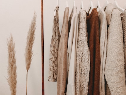 Une tringle à vêtements est certes jolie, mais à long terme, elle abîme vos vêtements...