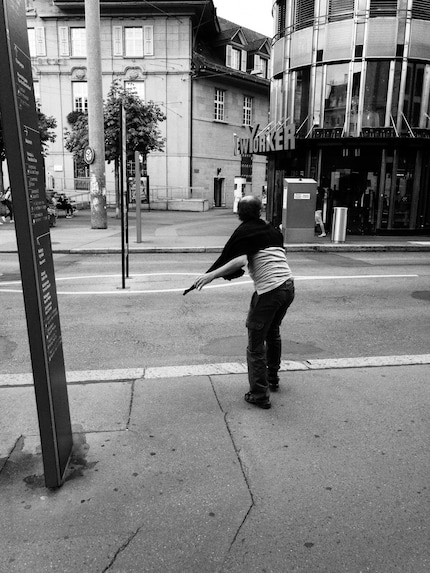 Un homme dans la rue
